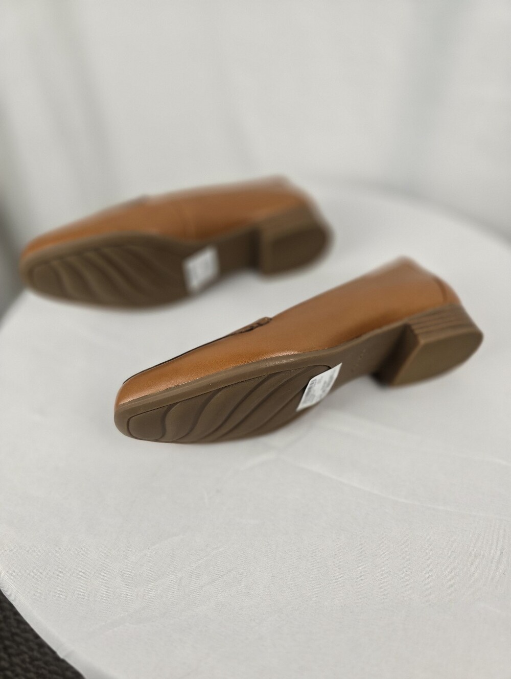 NWOB Clarks Artisan Tan Leather Cushioned Comfy Loafers Sz 7.5 - Picture 8 of 8